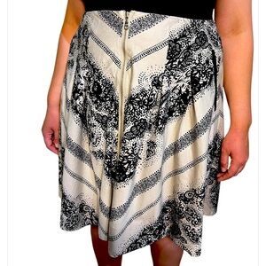 Fully lined skater skirt with front zipper, pretty pattern size 12 from Anthro